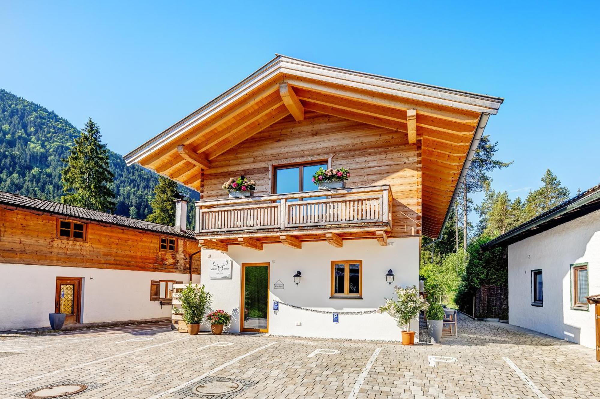 Landhaus Trinis - Gaestezimmer - Bad - Bett - Kleine Kaffee - Tee-Theke Mit Kuehlschrank - Parkplatz Rottach-Egern Exterior photo