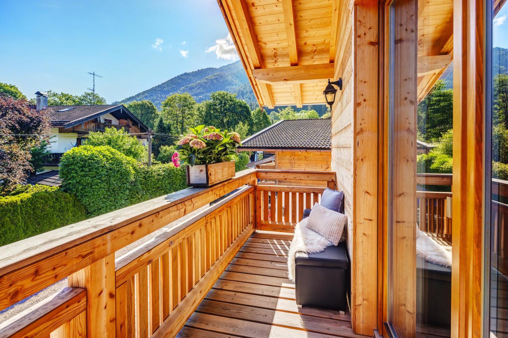 Landhaus Trinis - Gaestezimmer - Bad - Bett - Kleine Kaffee - Tee-Theke Mit Kuehlschrank - Parkplatz Rottach-Egern Exterior photo