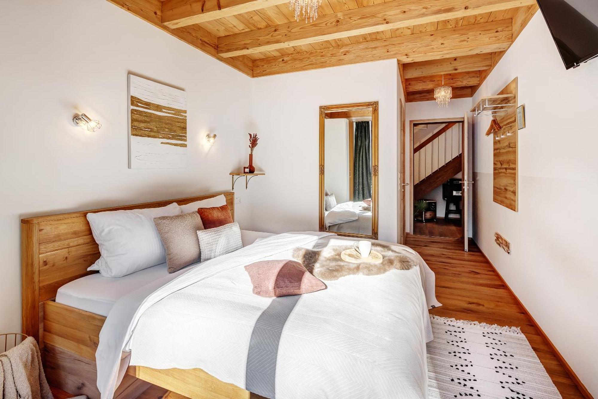 Landhaus Trinis - Gaestezimmer - Bad - Bett - Kleine Kaffee - Tee-Theke Mit Kuehlschrank - Parkplatz Rottach-Egern Exterior photo
