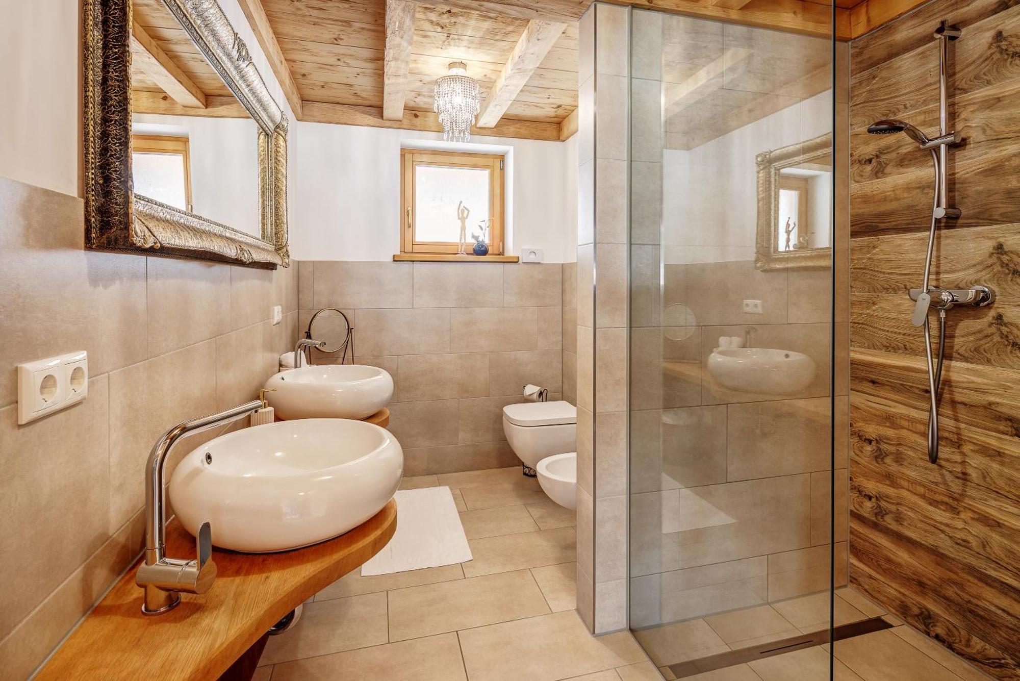 Landhaus Trinis - Gaestezimmer - Bad - Bett - Kleine Kaffee - Tee-Theke Mit Kuehlschrank - Parkplatz Rottach-Egern Exterior photo