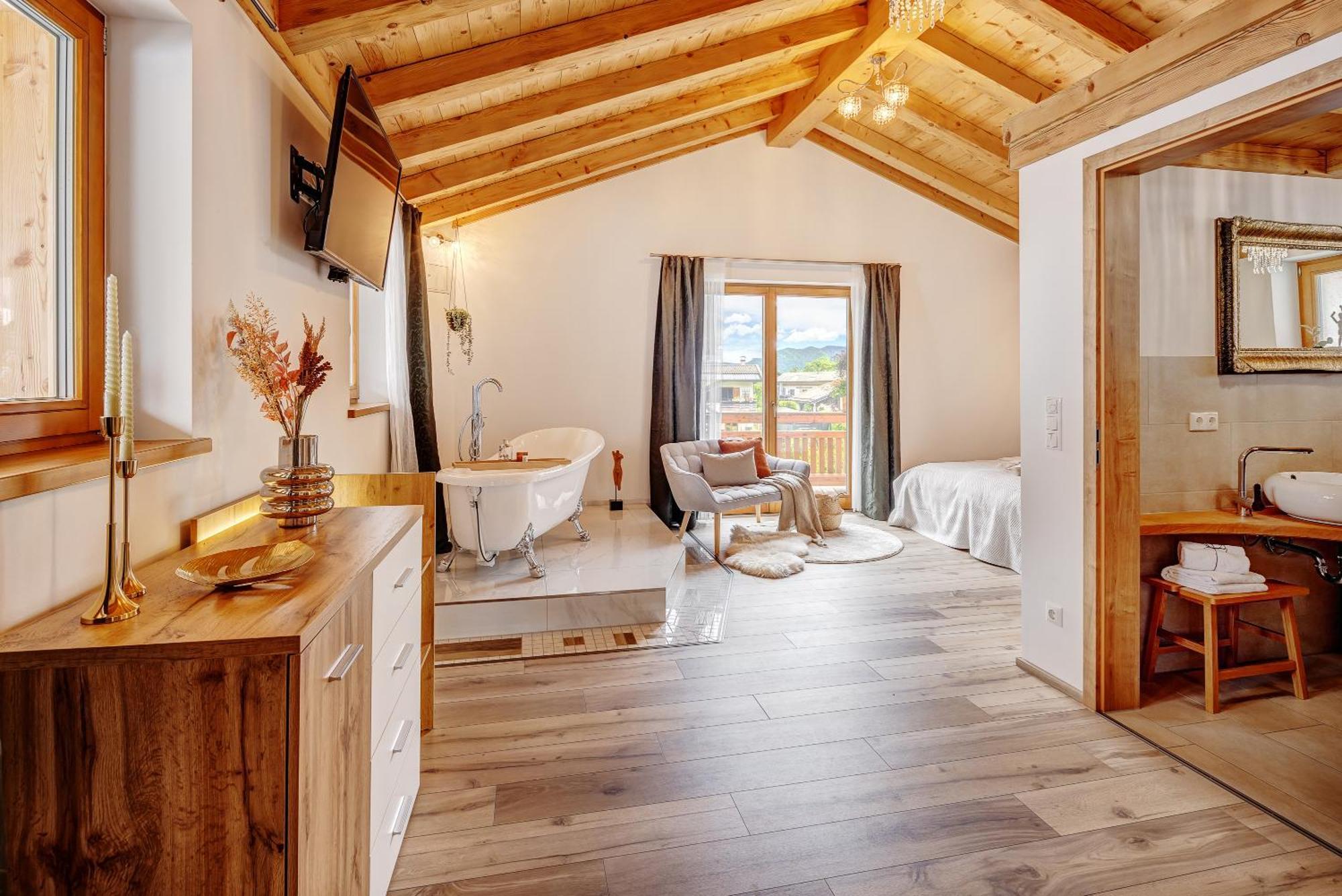 Landhaus Trinis - Gaestezimmer - Bad - Bett - Kleine Kaffee - Tee-Theke Mit Kuehlschrank - Parkplatz Rottach-Egern Exterior photo
