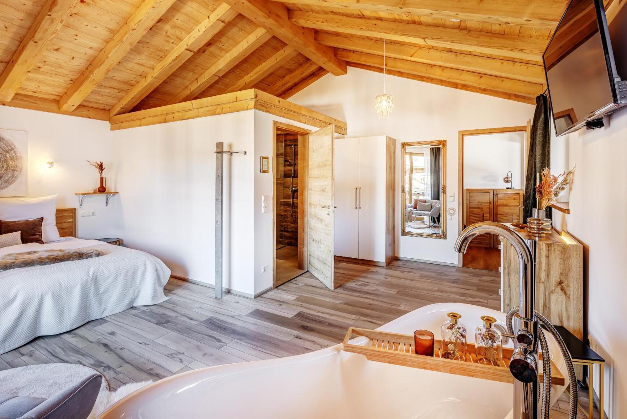 Landhaus Trinis - Gaestezimmer - Bad - Bett - Kleine Kaffee - Tee-Theke Mit Kuehlschrank - Parkplatz Rottach-Egern Exterior photo